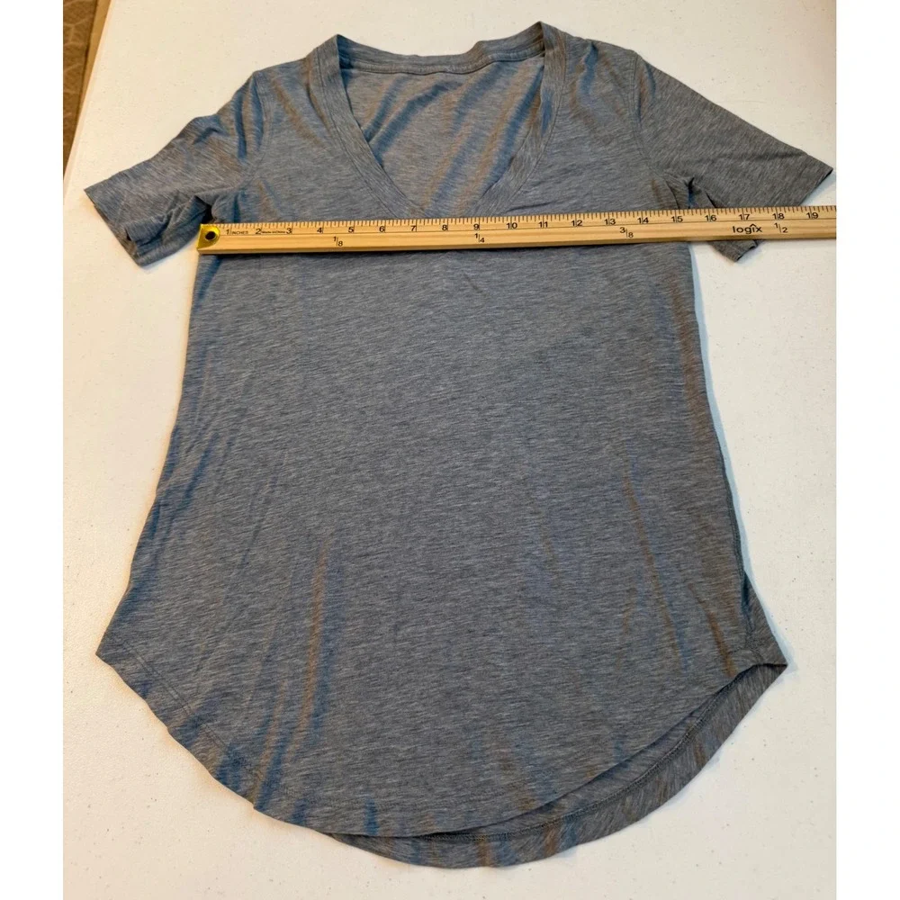Lululemon Love Tee V-Neck Short Sleeve Heathered Grey Curved Hem  Pima Sz 6/8